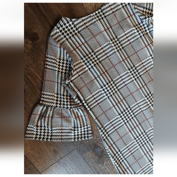 Violet B Woman's Houndstooth W/ Red Accent Dress Size 1X Stretch Bell Sleeves. - Picture 14 of 16